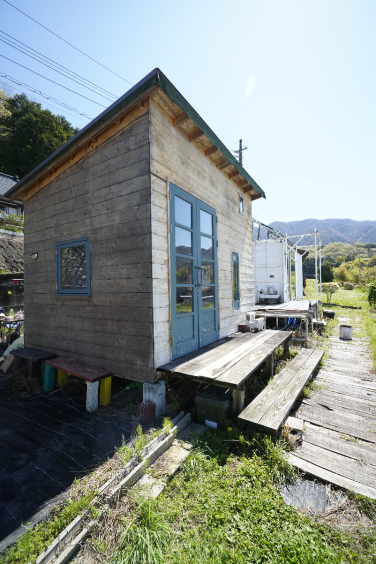 川内さん一家が知恵を絞り、低予算で作り上げた小屋
